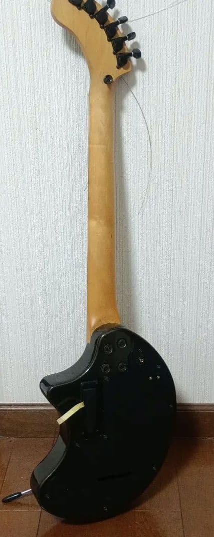 進化型FERNANDES ZO-3芸達者音色切替で目玉が赤～青色ヘッドフォン可能