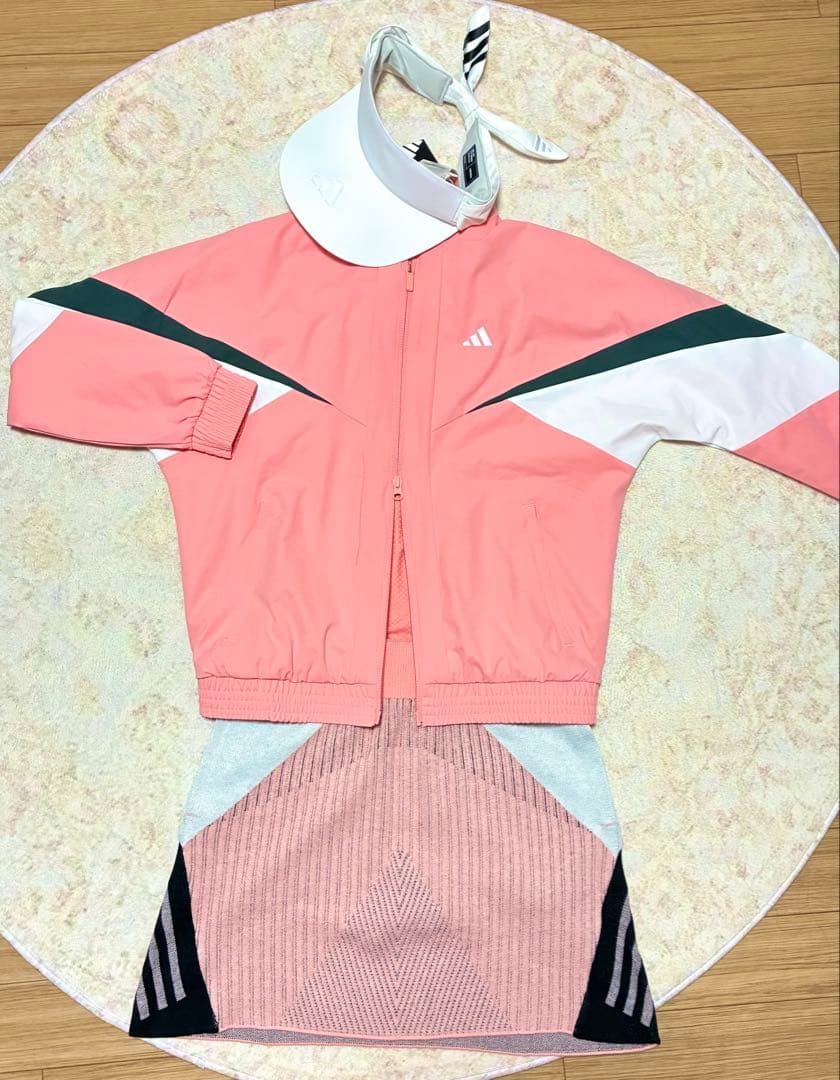 【新品3点】アディダスゴルフ S 完売グラフィック上下セット リボンバイザー白
