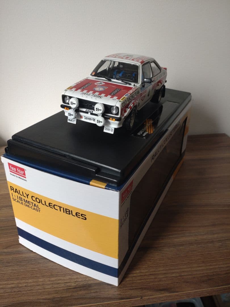 サンスター1:18　フォードエスコートRS
