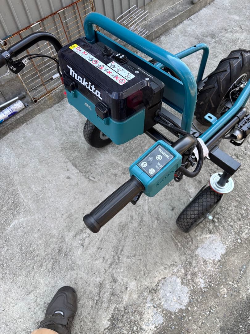 マキタ 電動一輪車 【CU180DZN 】本体のみ