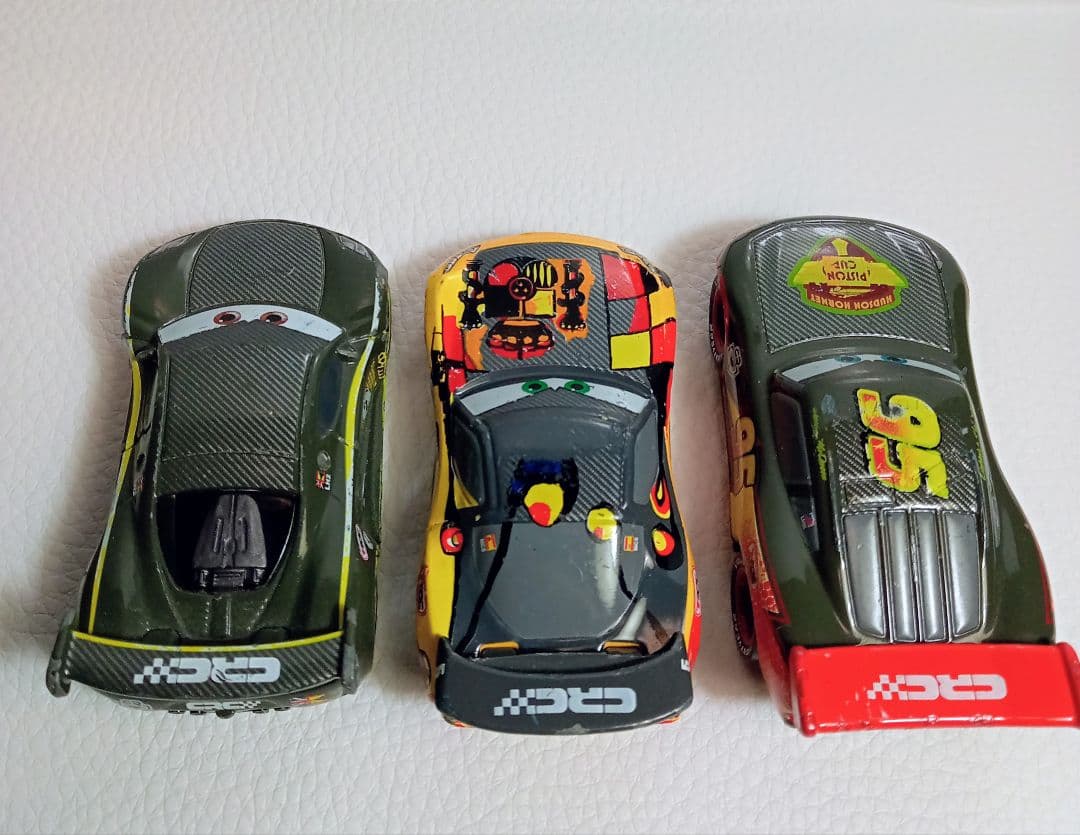 トミカディズニーカーズカーボンレーサータイプ3台