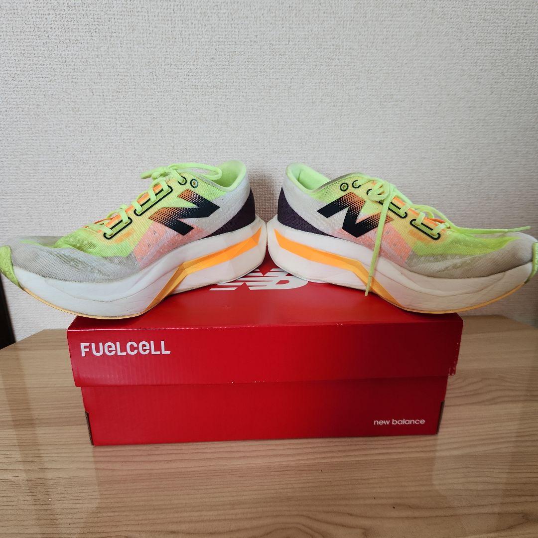 ニューバランス　 フューエルセルSCエリートV4
