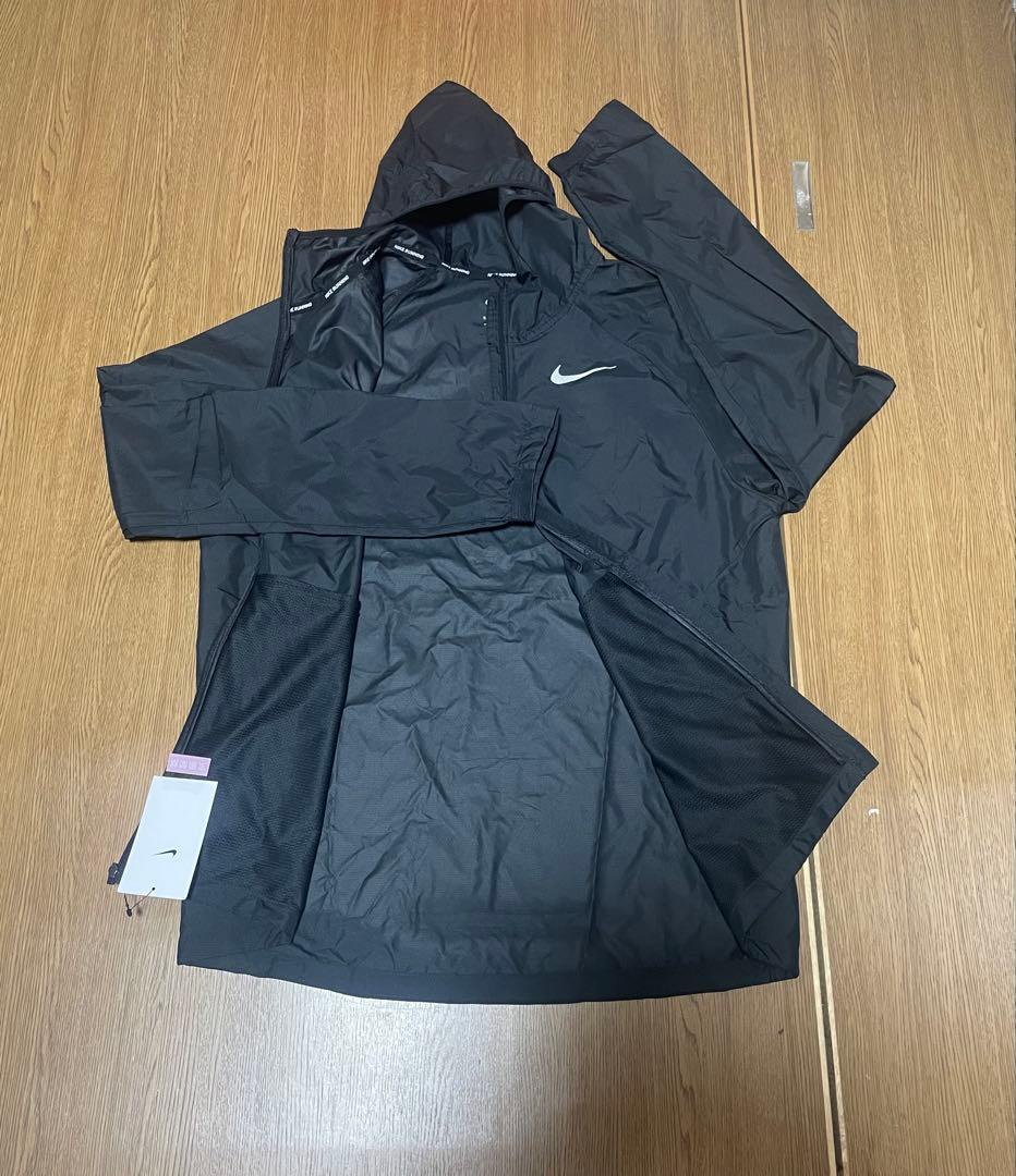 XL ☆新品☆ ナイキ　エッセンシャル フーデッド 軽量薄手ランニングジャケット