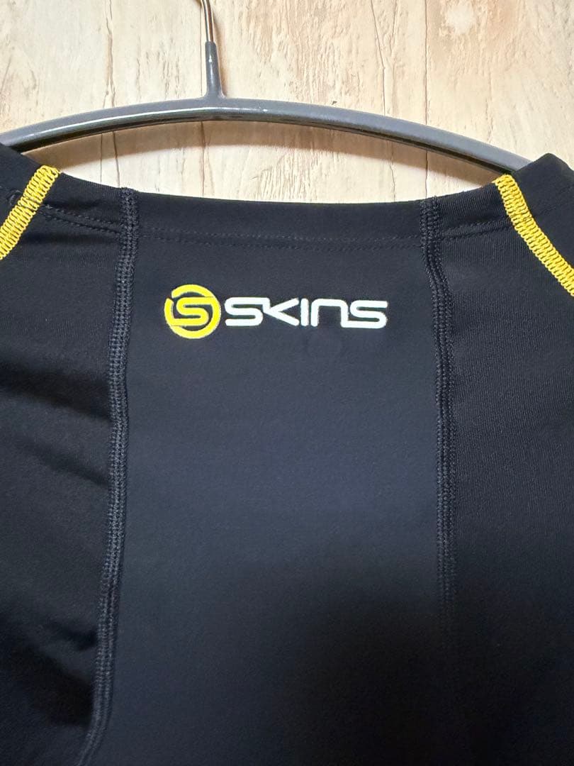 【美品】SKINS スキンズ A200 コンプレッションウェア 上下セットメンズ