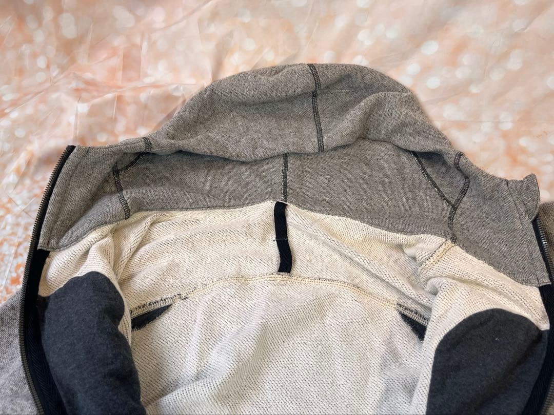 美品希少✨ルルレモン　中厚手な生地のフードパーカー