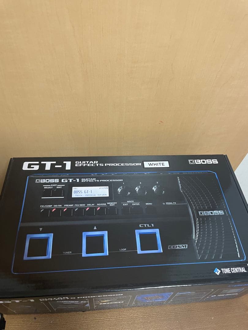 BOSS GT-1 マルチギターエフェクト　限定生産　 ホワイト　アダプター付き