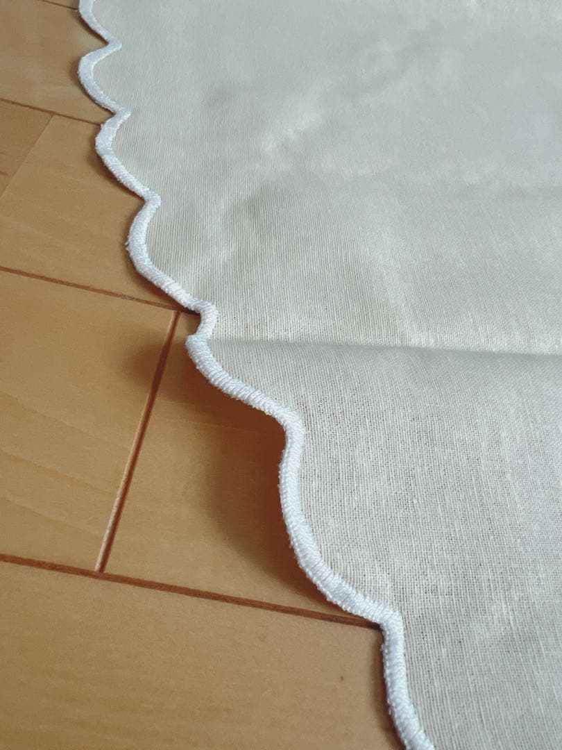 Fabris Giuliana イタリア製　円形テーブルクロス デイジー刺繍