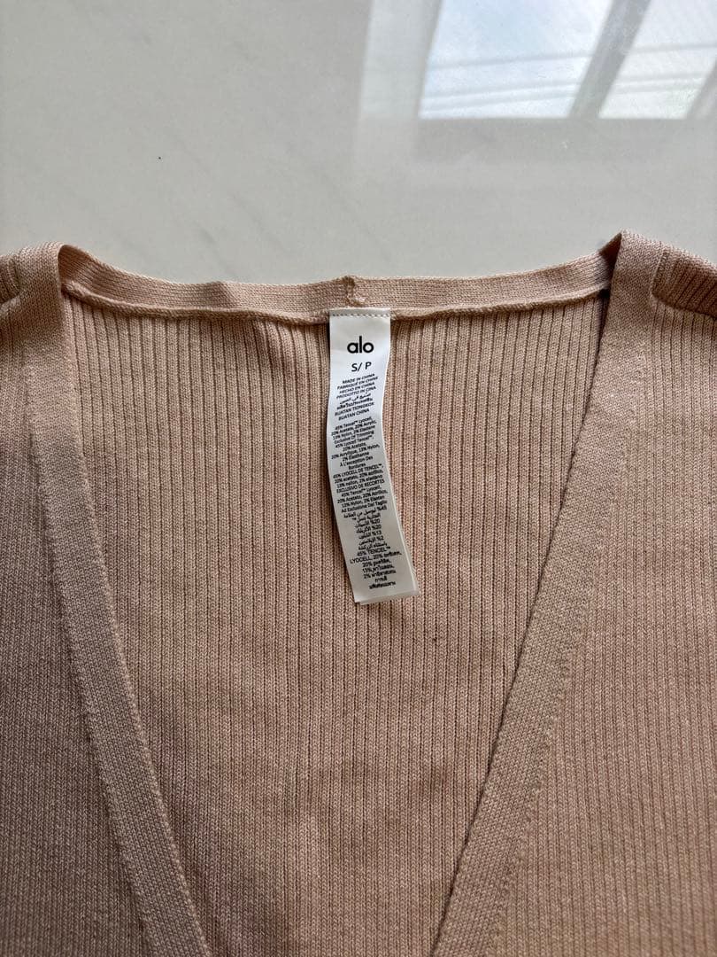 【超美品】aloyogaリブ編みニットベスト Vネック　シンプル　ベージュ　S