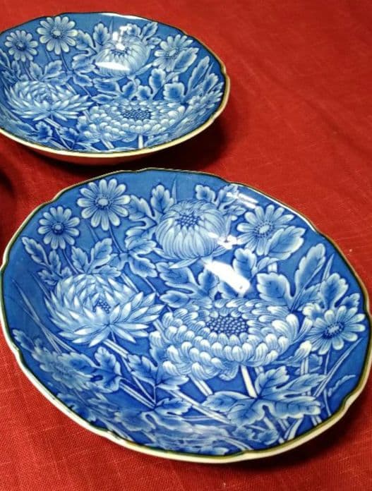 ♣希少なレアヴィンテージ品♥６０年前ヴィンテージ品♥染付菊絵柄有田焼・輪花２中皿