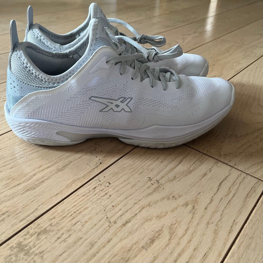 Mizuno GUSTO ホワイト バスケットシューズ