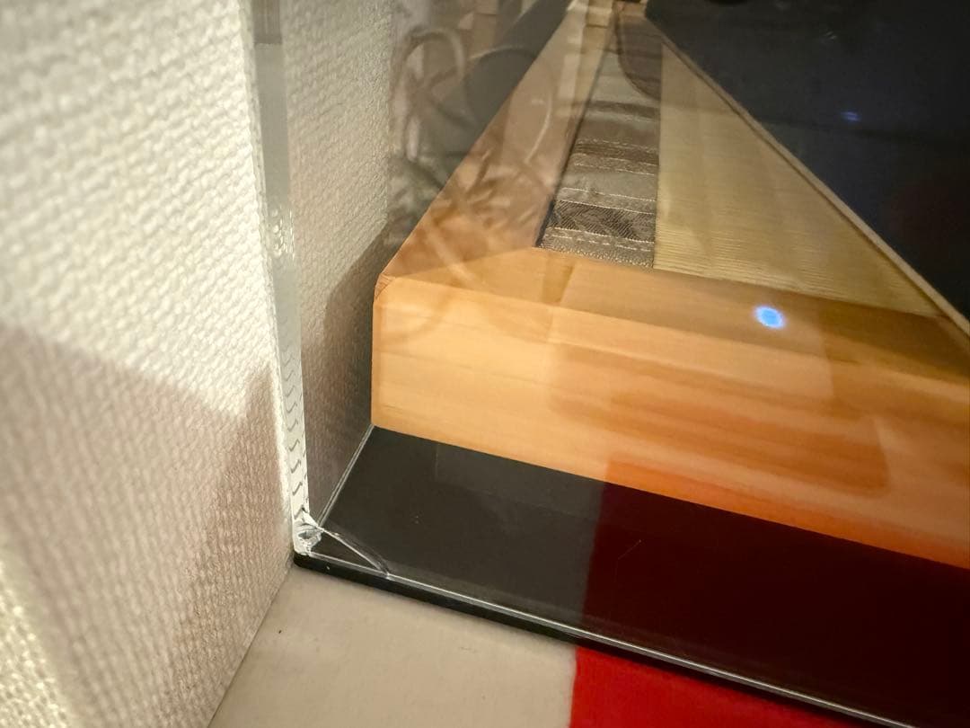 アクリルケース　大型　角欠けあり