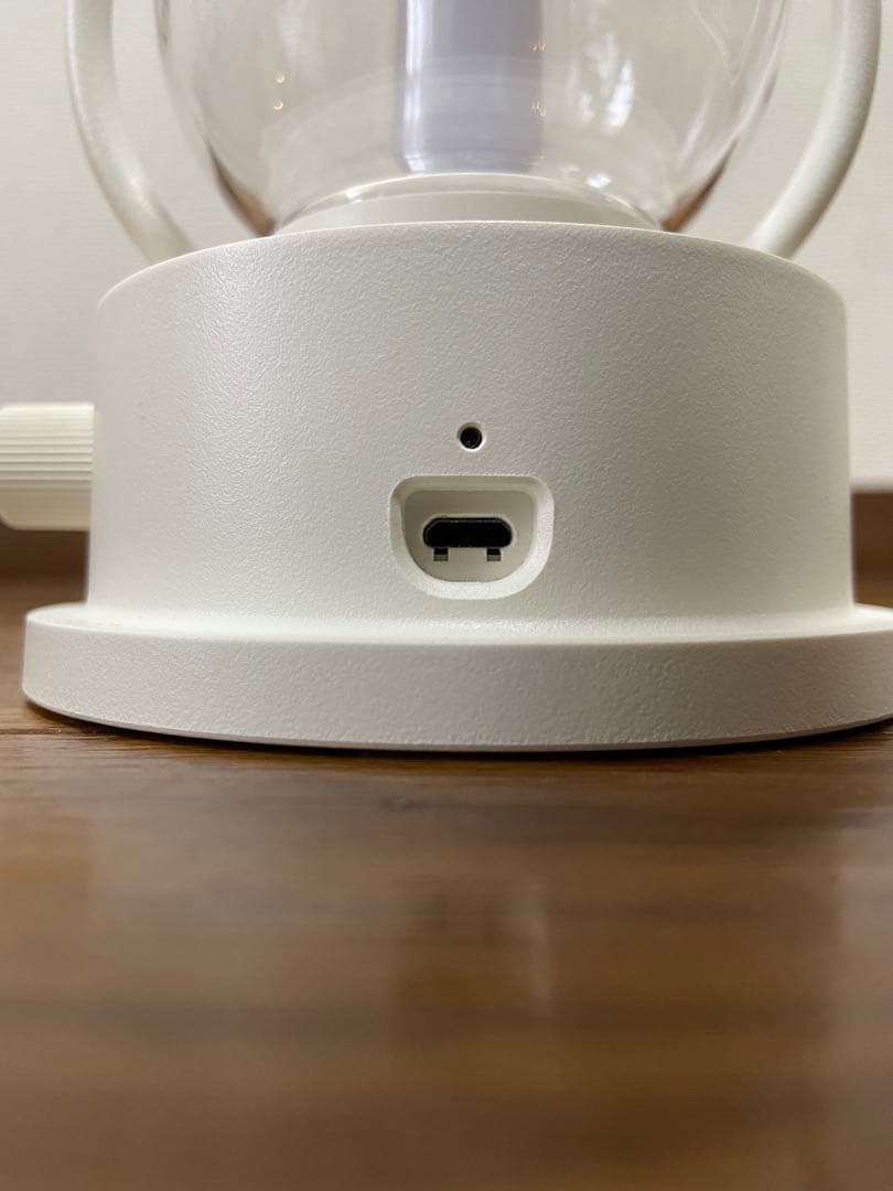 バルミューダ ランタン ホワイト 動作確認済み 美品 純正充電器付