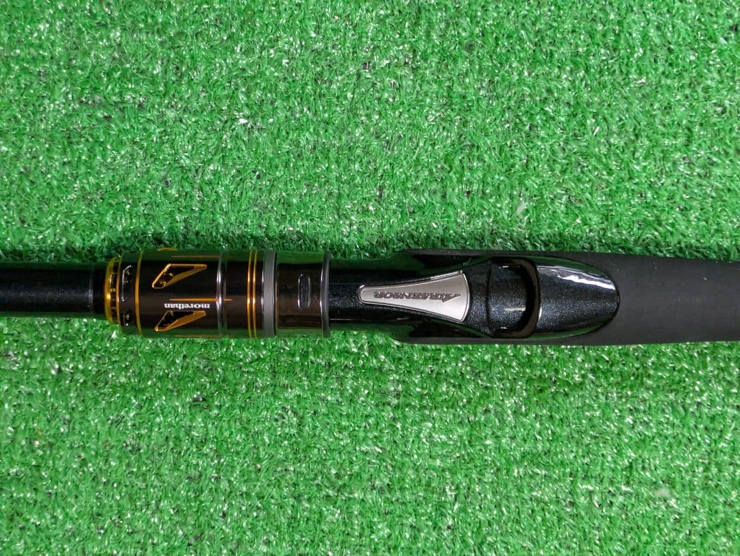 新品未使用。25モアザン106M/MH.J