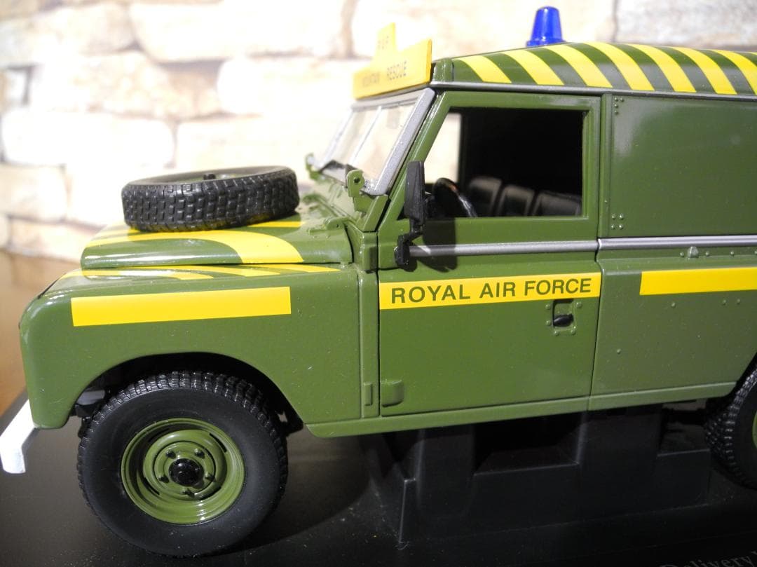 イギリス空軍・レスキュー仕様 Series III ミニカー 1:18