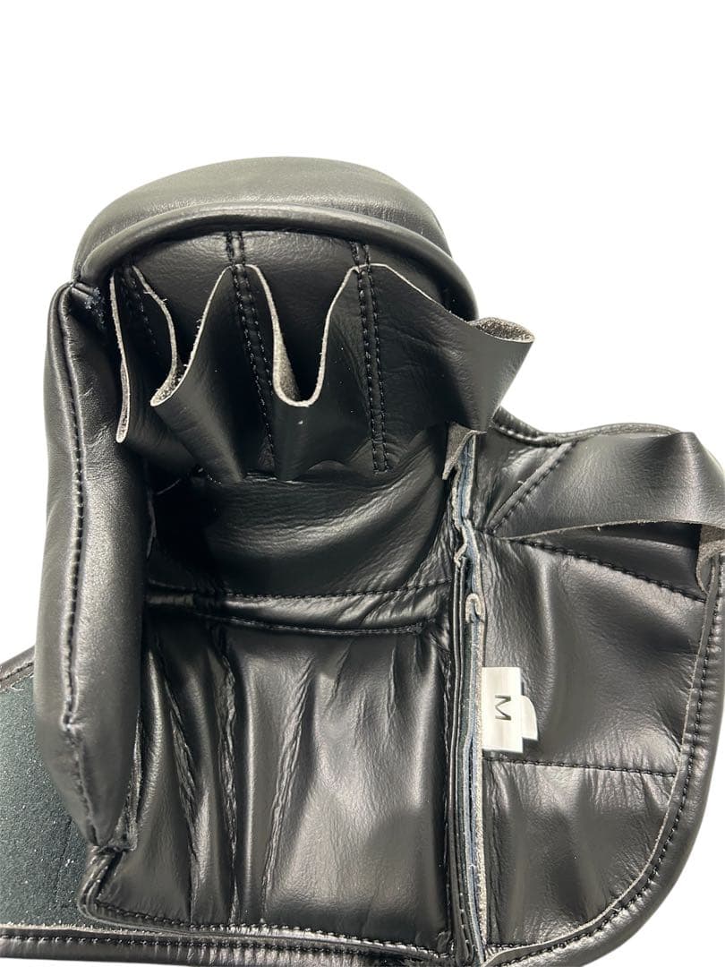 GRIT MMA SPARRING GLOVES 少し大きめのグローブです！