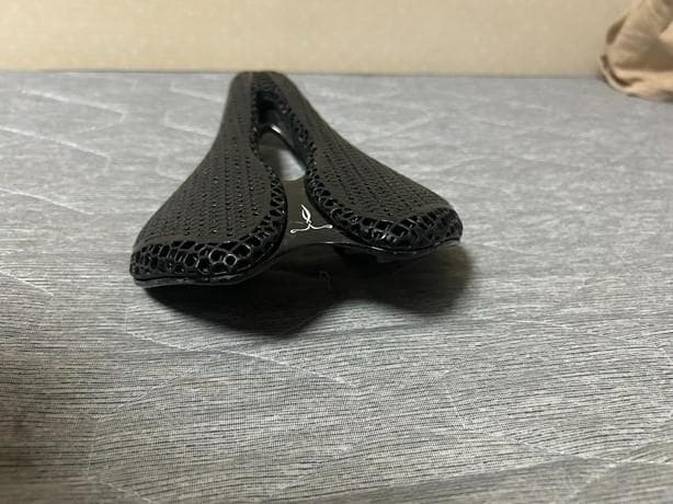 ELVES　サドル　MAGIC OSSE（マジックオッセ） 175g