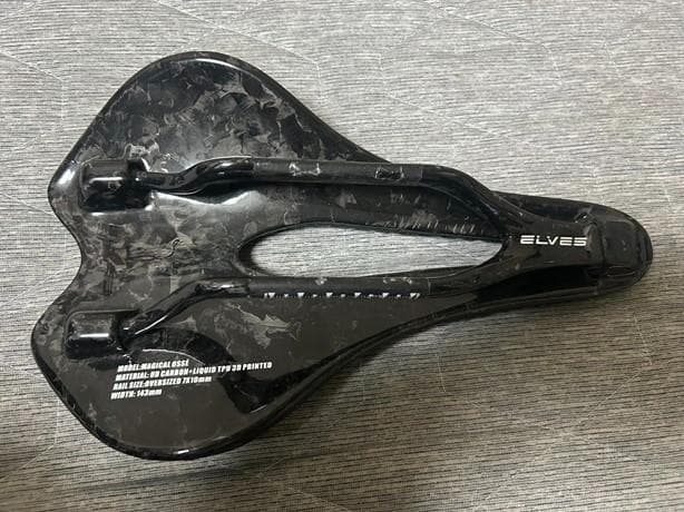 ELVES　サドル　MAGIC OSSE（マジックオッセ） 175g