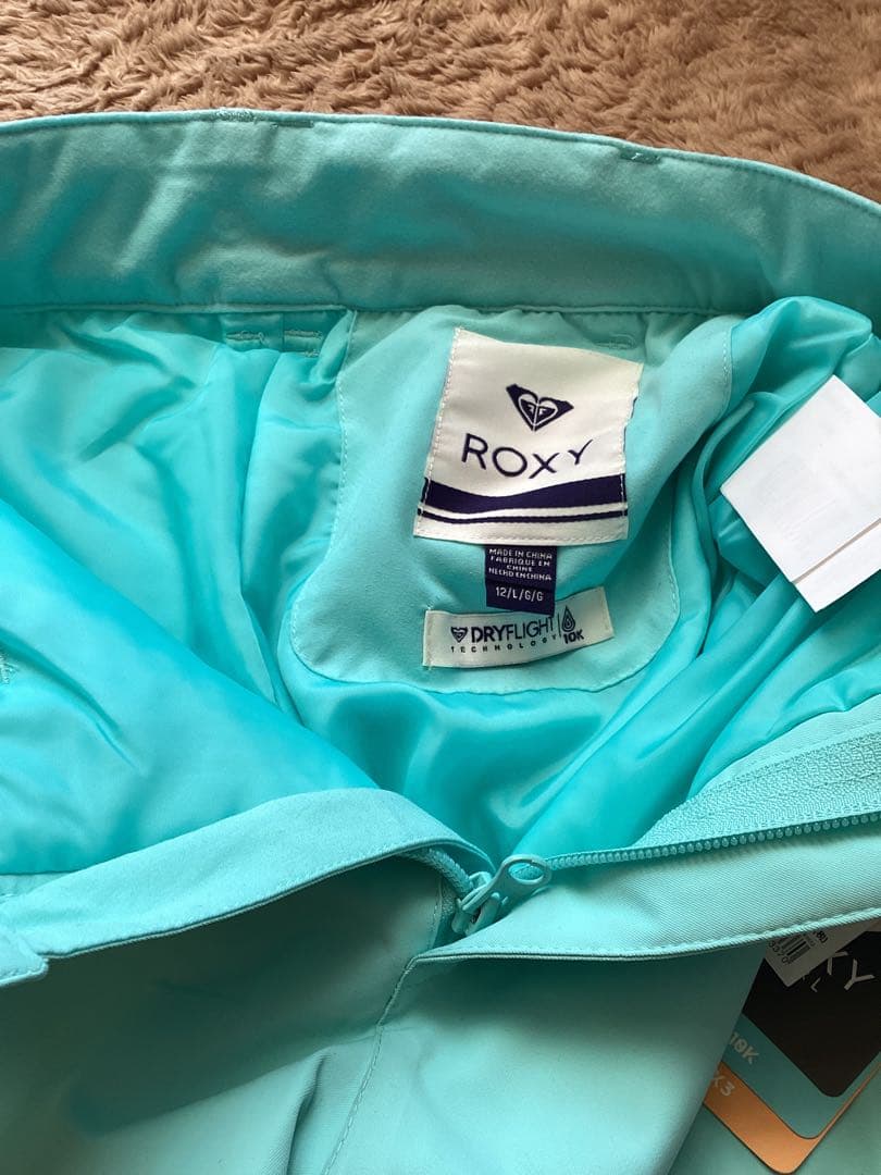 新品　ROXYレディースＳ、150スノボウェアスキーウェア