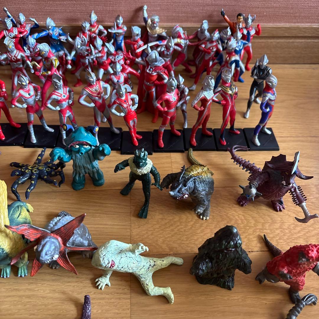 ウルトラマンHG 約180体