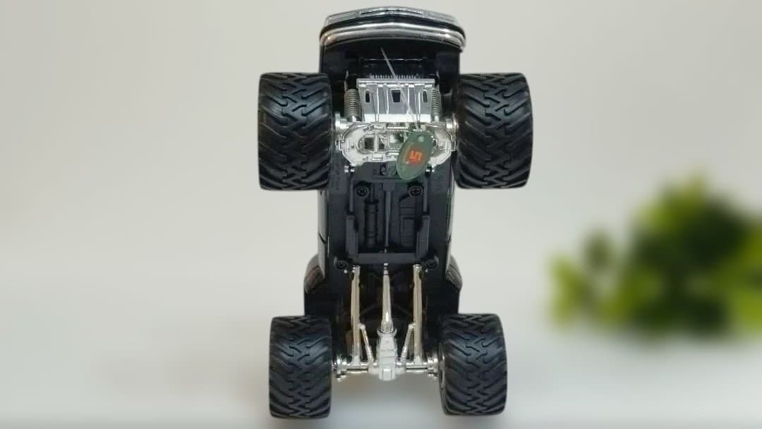 CHEVROLET　黒　モンスタートラック ミニカー
