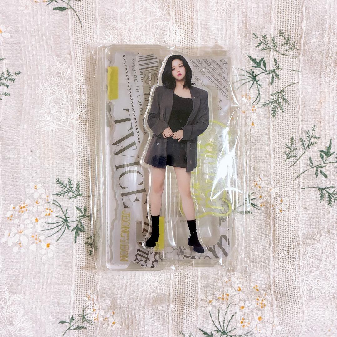 新品 TWICE ジヒョ ベイビー ジブリー ぬいぐるみバッジ