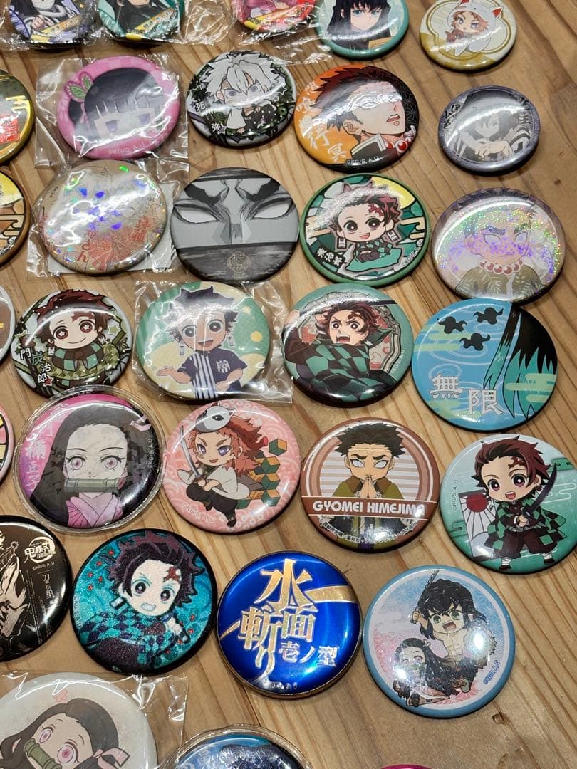 鬼滅の刃　アニメグッズ　缶バッジ　大量　まとめ売り