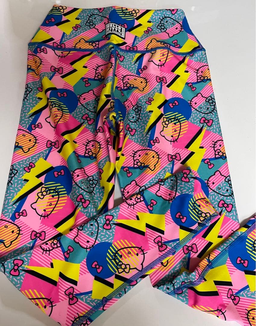 正規品★USED! Zumba ×HELLO KITTY柄上下セットS
