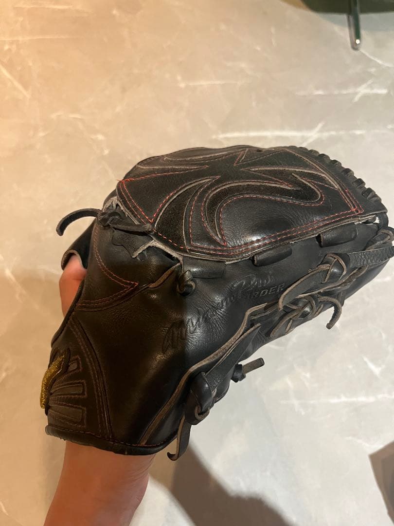 Mizuno Pro 硬式グローブ 黒 ゴールド刺繍