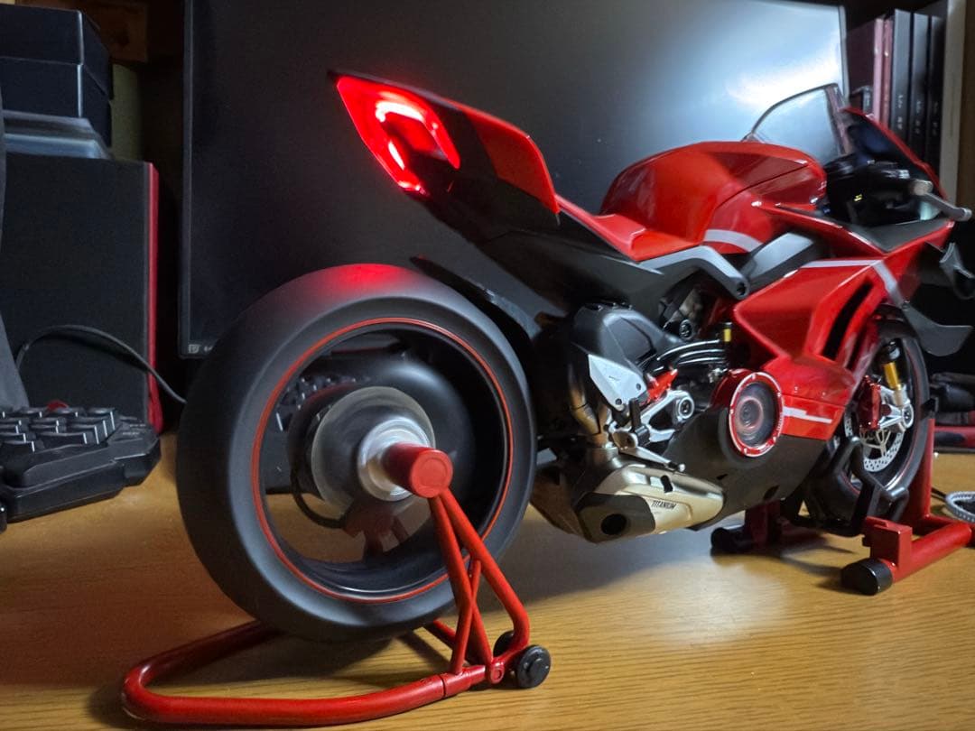 DUCATI パニガーレV4 スーパーレッジェーラ1/7スケール