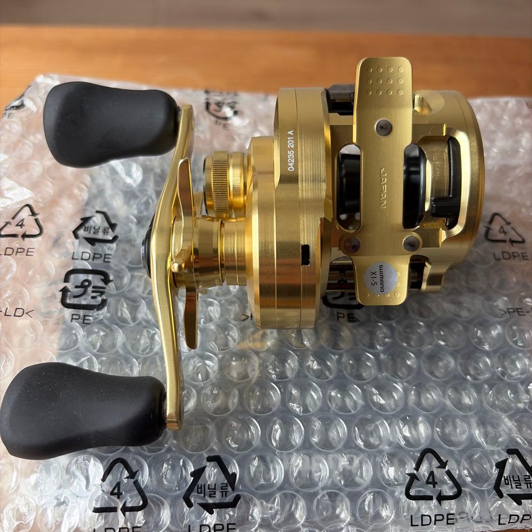 【新品】シマノSHIMANO カルカッタコンクエスト 201(左ハンドル)