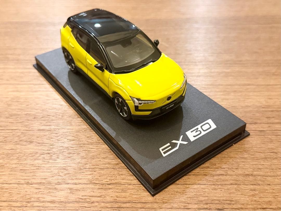 新品 1/43 ボルボ純正 マイスト 新型 ボルボ EX30 モスイエロー