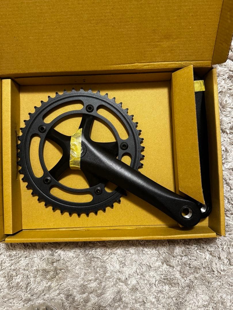 ピストクランクセット　46T 165mm ブラック アルミ