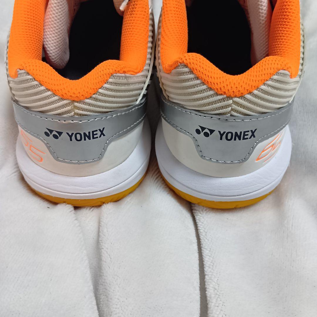 美品YONEX バドミントンシューズ SHB65Z3W 23.5cm W/OR