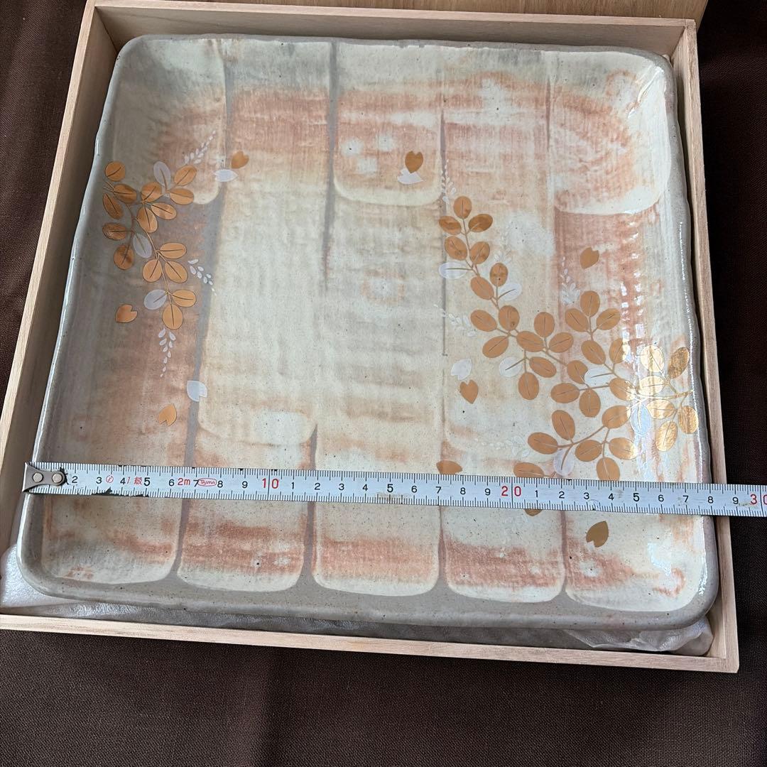 たち吉和風食器セット（盛皿、角皿・盛鉢）　金彩草花