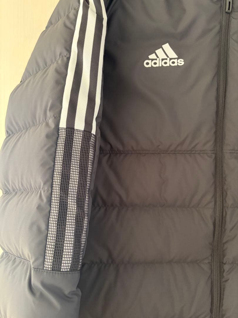 adidasベンチコート