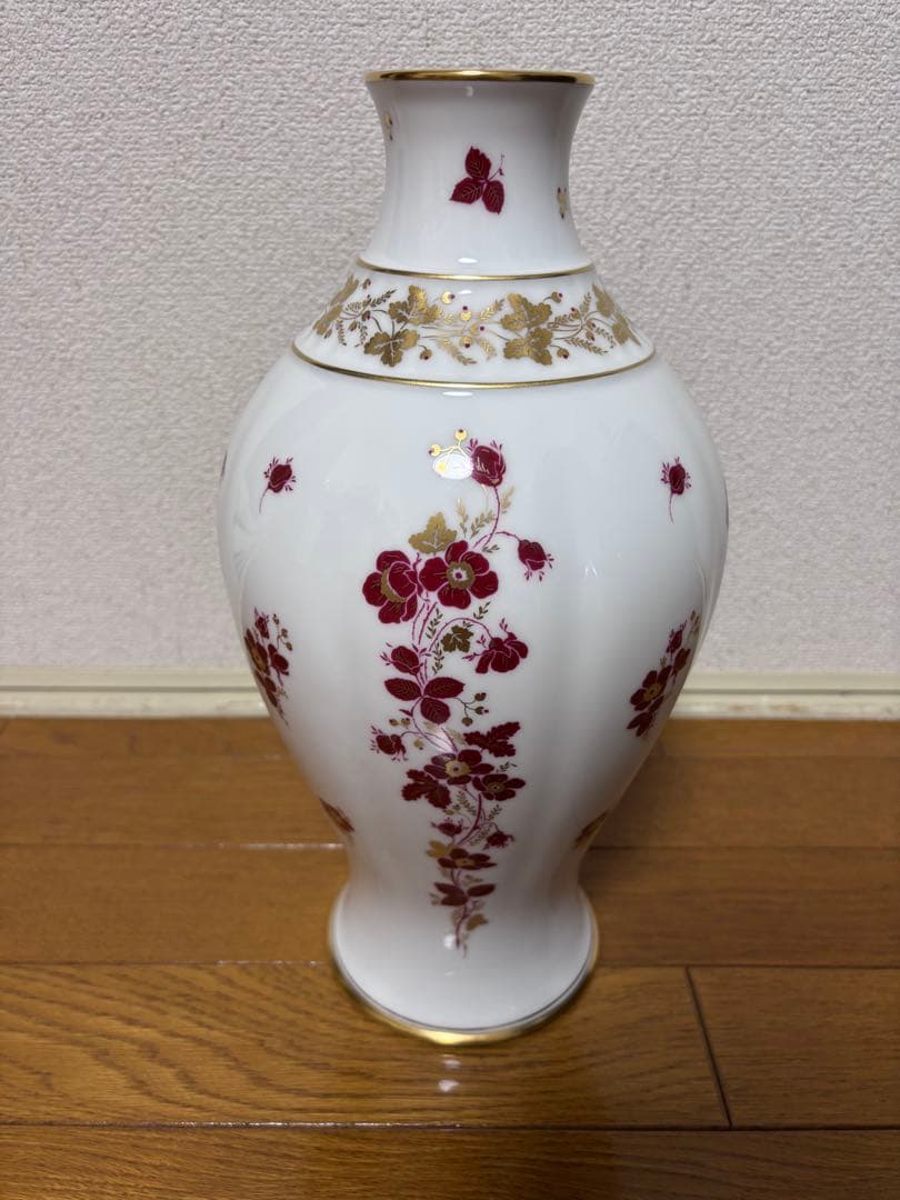 【大倉陶園】【美品】大花瓶　金彩と赤い花　35.5cm