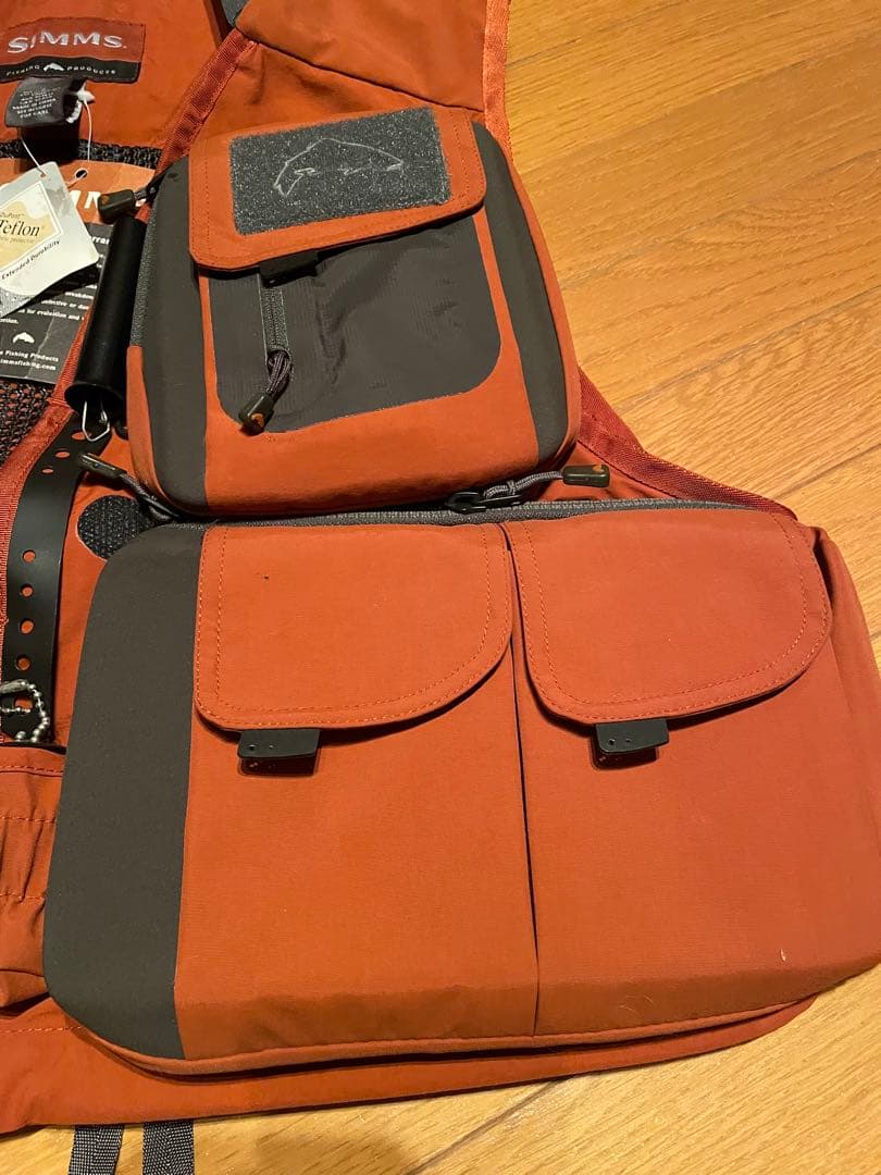 SIMMS フィッシングベスト S オレンジ　新品　サイズS