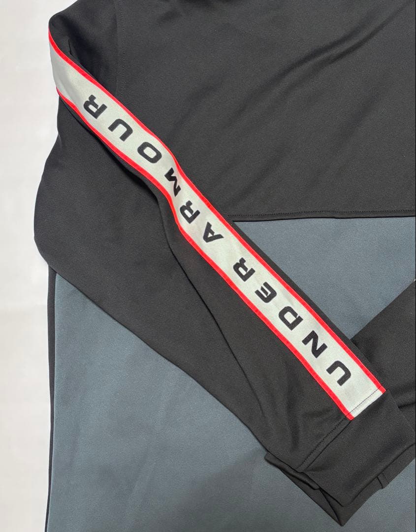 UNDER ARMOUR UNSTOPPABLE フルジップパーカー