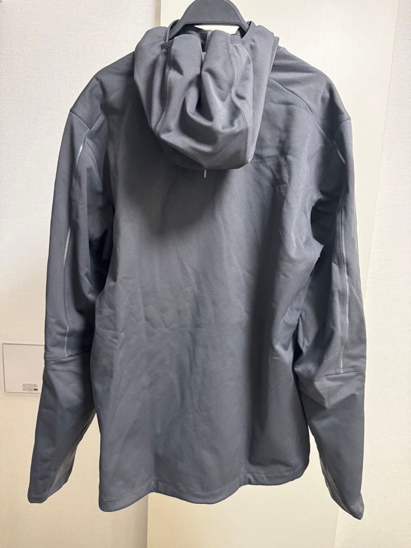 lululemon フード付きジップアップジャケット グレー
