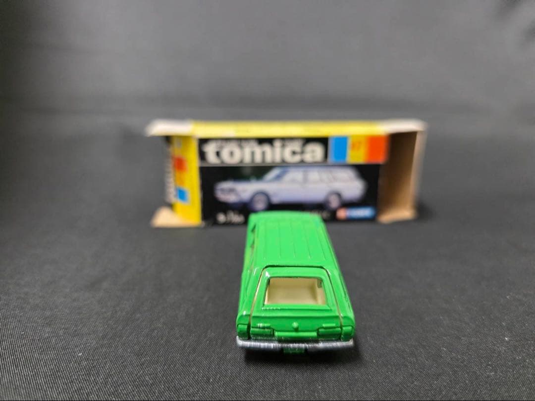 トミカ黒箱47ニッサンセドリックワゴン(日本製) 指定箱。