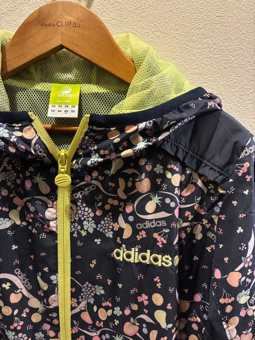adidas ナイロンジャケット　ブルゾン　サイズSフルーツ　セットアップ