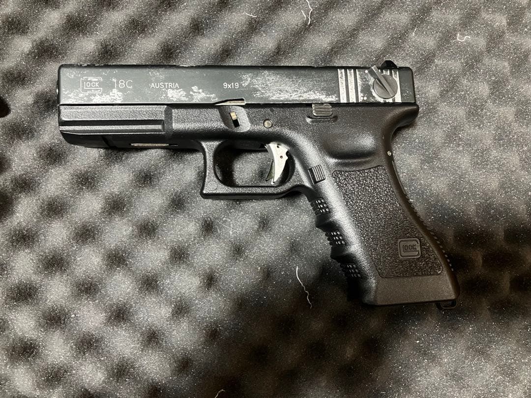 マガジン3本とホルスター付きグロック18Cカスタム値下げ交渉あり
