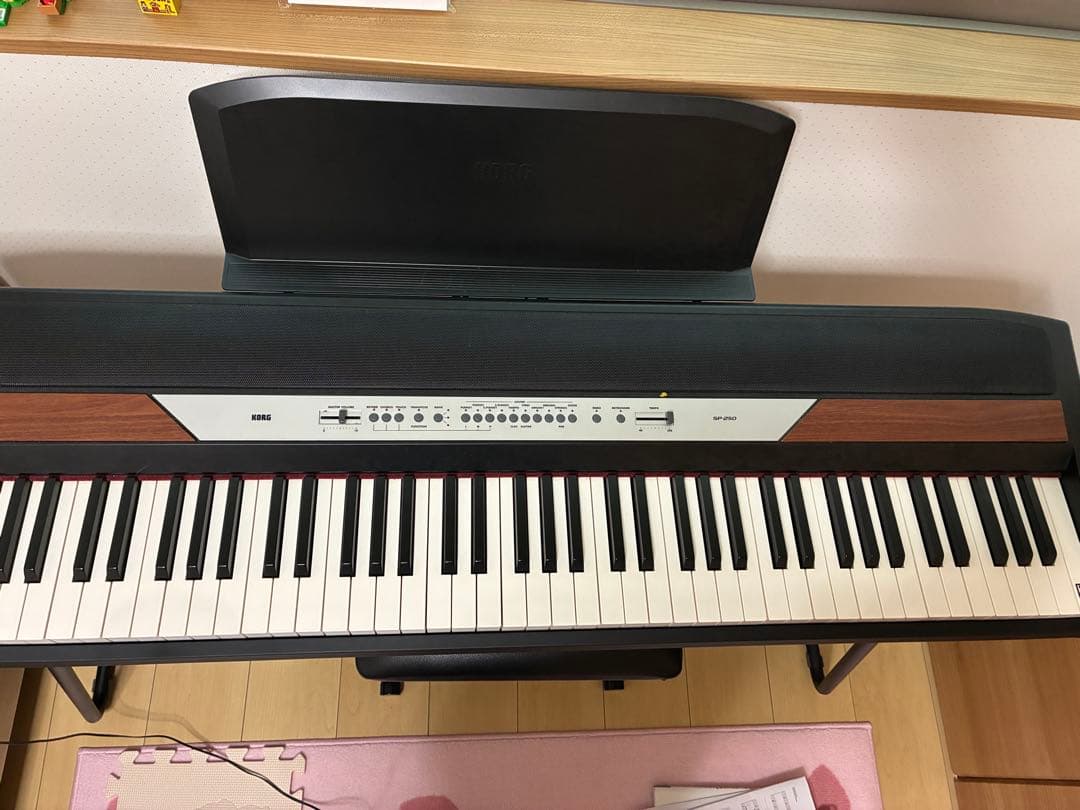 KORG SP-250、椅子、ペダル