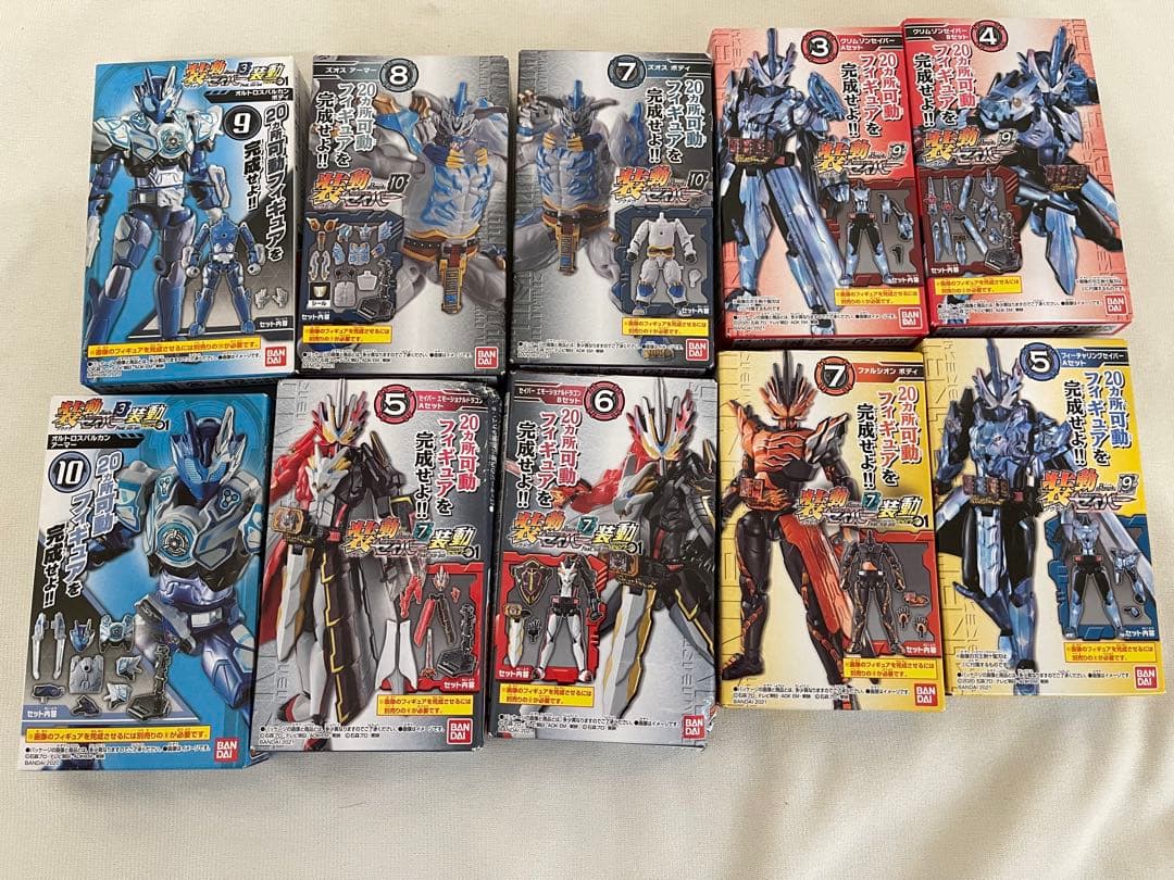 未開封　装動　64個　セイバー リバース　仮面ライダー フィギュアセット