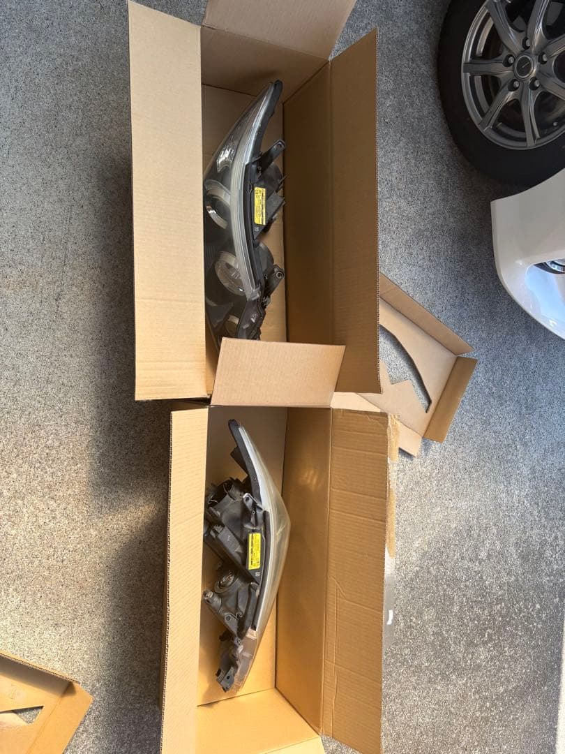 エステマ　ACR50W ヘッドライト 左右