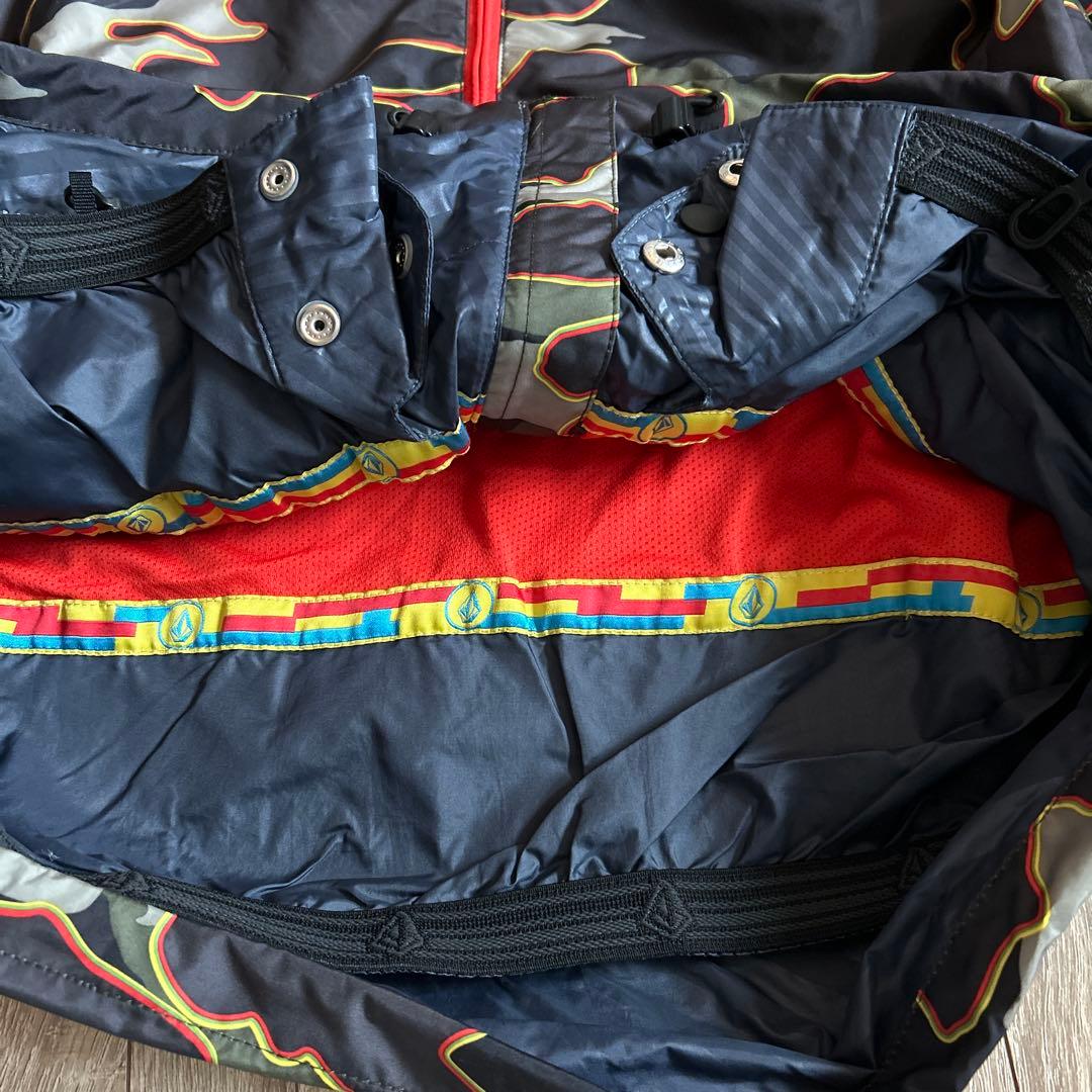 値下げ❗️Volcom 迷彩 スノーボードジャケットL