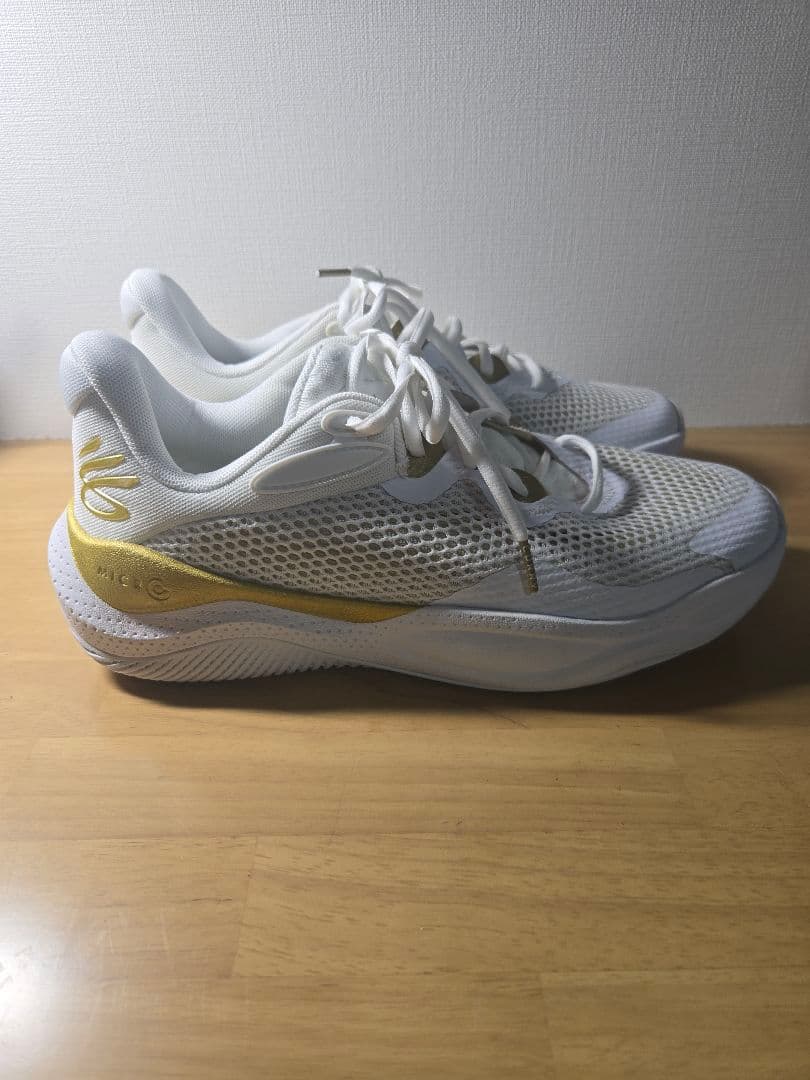 UNDER ARMOUR カリースプラッシュ バッシュ 白×金 28cm