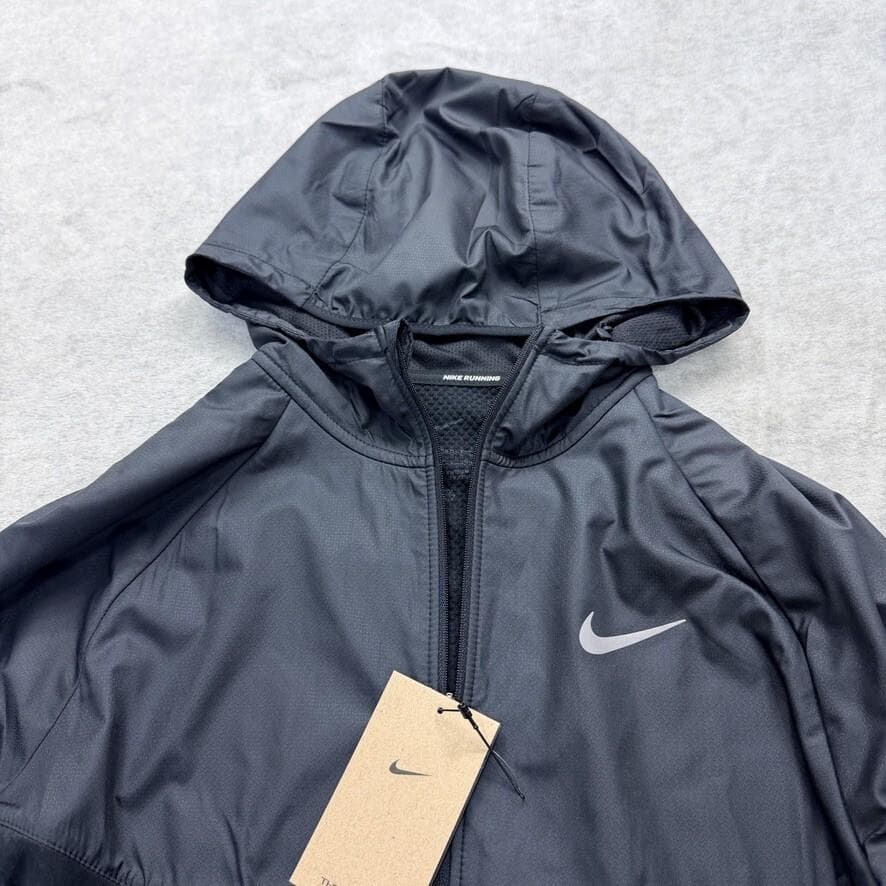 Lサイズ 新品 NIKE 撥水 ランニング フーディ マイラー