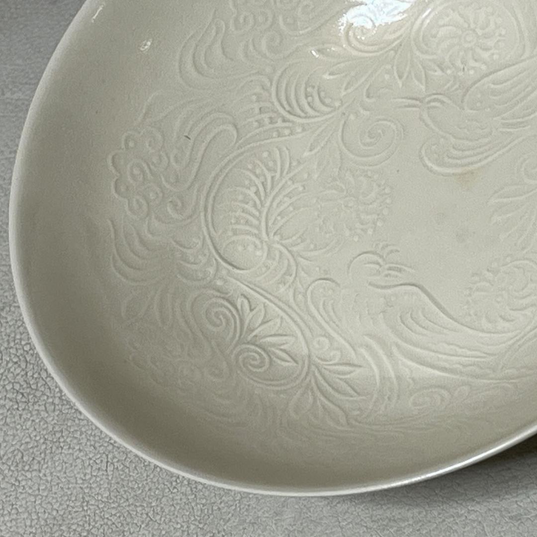 加藤渓山 牙黄磁 華鳥彫刻 鉢 共箱 菓子鉢 茶道具 【k3223a】
