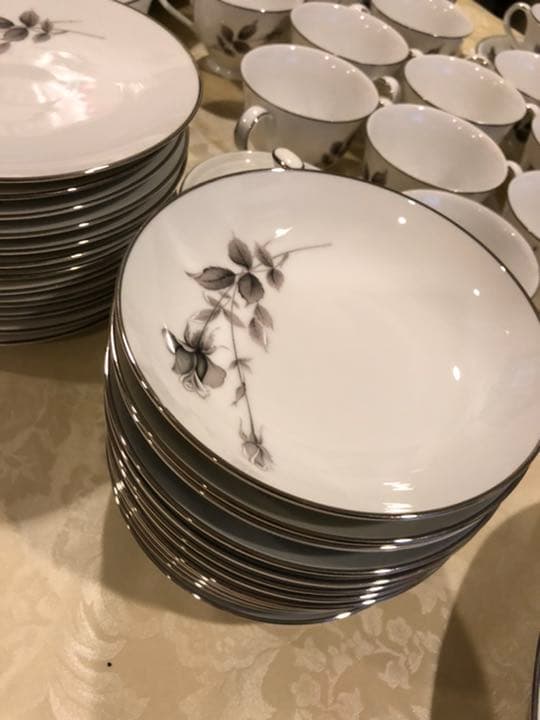 【美品・値下げ・限定品】ノリタケ　食器82点